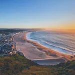 Sunset Terrace - Beachfront With Private Parking