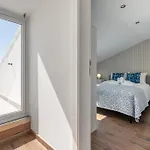 Daire Sunset Terrace - Beachfront With Private Parking