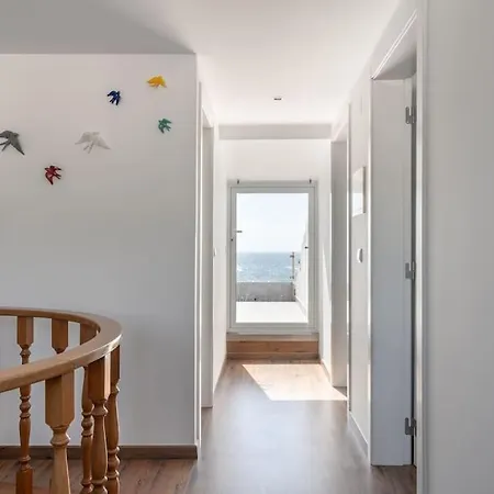 Апартаменты Sunset Terrace - Beachfront With Private Parking Назаре