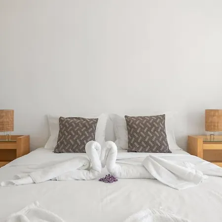 Апартаменты Sunset Terrace - Beachfront With Private Parking *