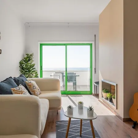 Апартаменты Sunset Terrace - Beachfront With Private Parking