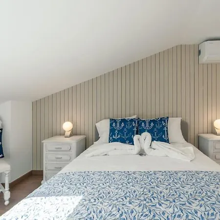 Sunset Terrace - Beachfront With Private Parking Апартаменты Назаре