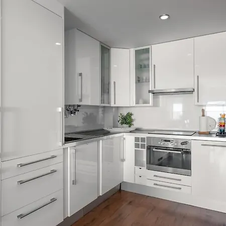 Sunset Terrace - Beachfront With Private Parking Апартаменты