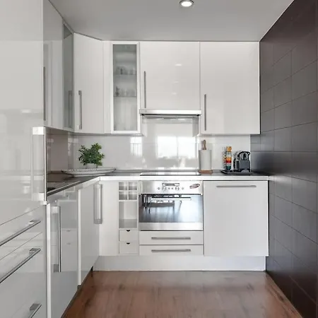 Апартаменты Sunset Terrace - Beachfront With Private Parking