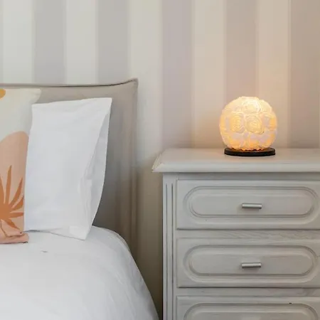 Апартаменты Sunset Terrace - Beachfront With Private Parking *