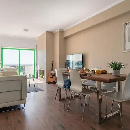 Sunset Terrace - Beachfront With Private Parking Назаре