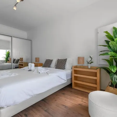 Апартаменты Sunset Terrace - Beachfront With Private Parking Назаре