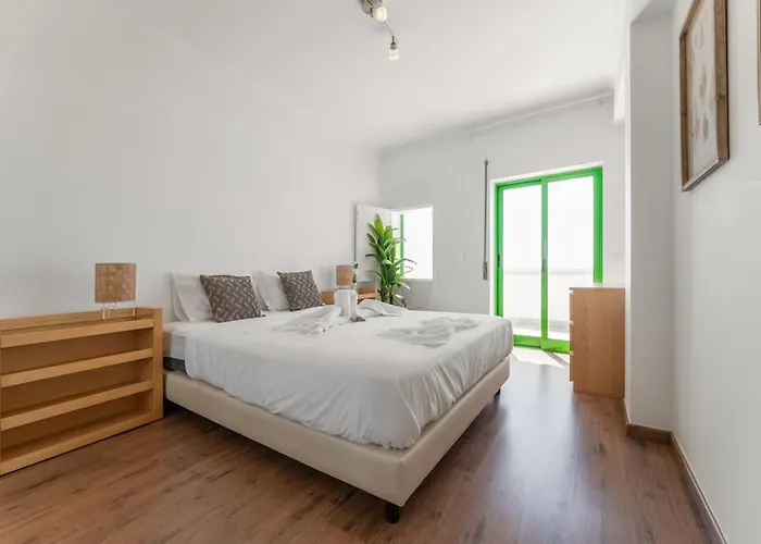 Daire Sunset Terrace - Beachfront With Private Parking *