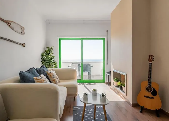 Daire Sunset Terrace - Beachfront With Private Parking