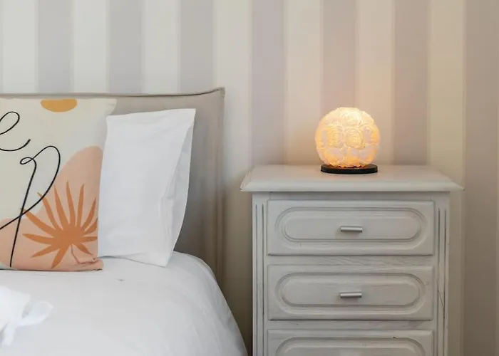 Daire Sunset Terrace - Beachfront With Private Parking *